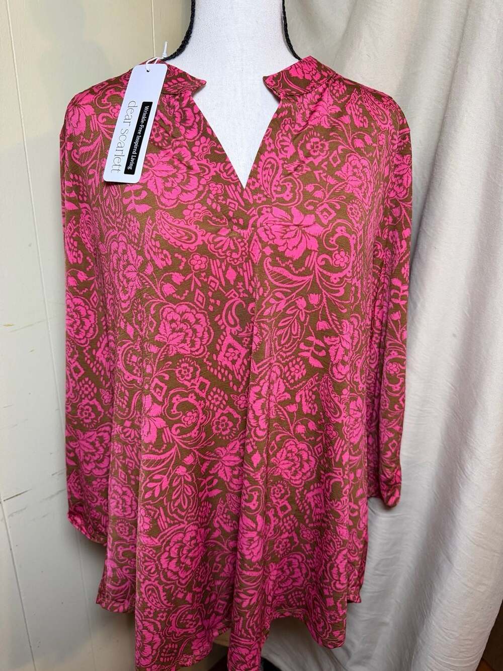 Dear Scarlett Lizzy 3/4 Sleeve Split Neck Top in Hot Pink and Brown Floral